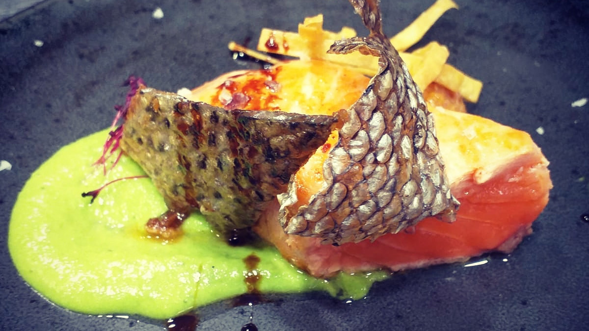 226-salmo-marinat-amb-guacamole-de-pesol-1589476798