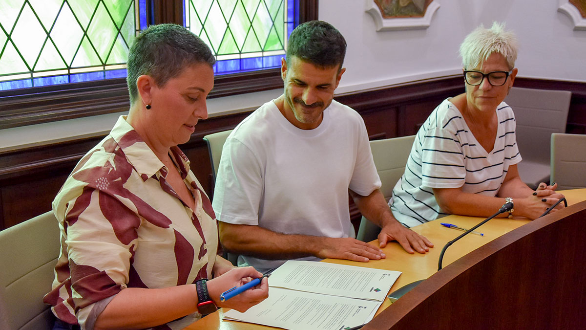 284-conveni-ajuntament-associacio-de-comerciants-1757738474