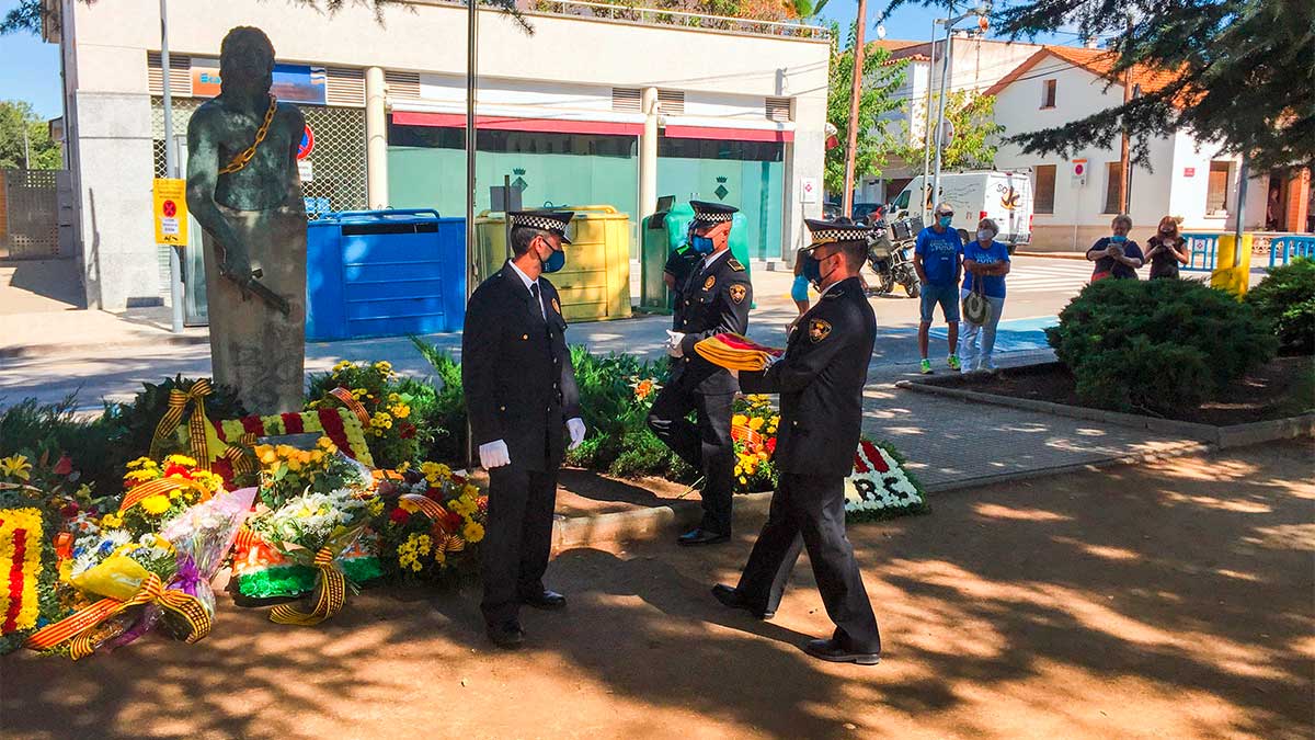 <i class='fas fa-caret-right fa-lg' ></i> Acte Institucional | Just abans de l'alçada de la Senyera.