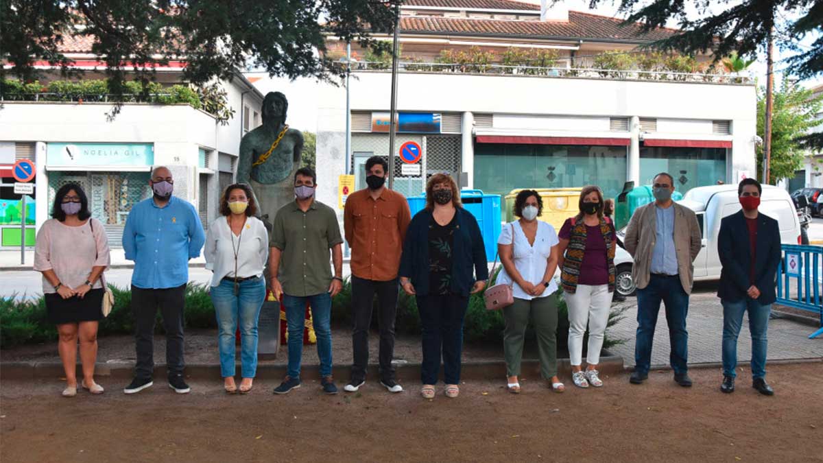 <i class='fas fa-caret-right fa-lg' ></i> Ofrena floral | Corporació Municipal.