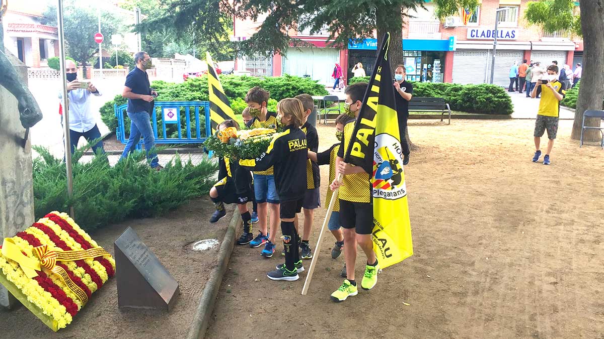 <i class='fas fa-caret-right fa-lg' ></i> Ofrena floral | Hoquei Club Palau.