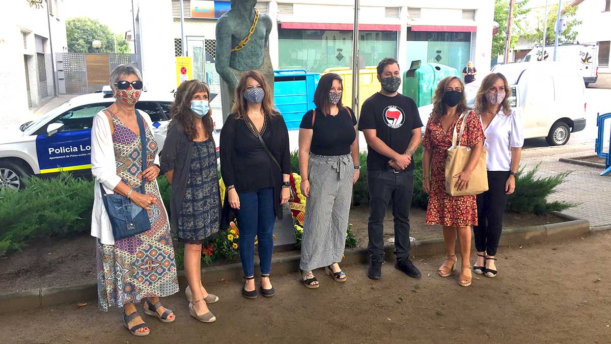 <i class='fas fa-caret-right fa-lg' ></i> Ofrena floral | Associació Taller de les Arts.