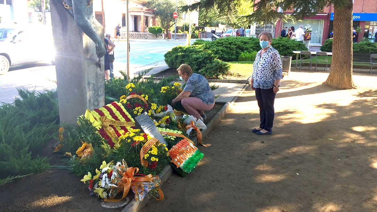 <i class='fas fa-caret-right fa-lg' ></i> Ofrena floral | Associació Teatral Farrigo-Farrago.