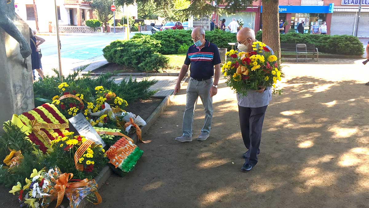 <i class='fas fa-caret-right fa-lg' ></i> Ofrena floral | Associació Bitlles catalanes «Va, Tornem-hi».