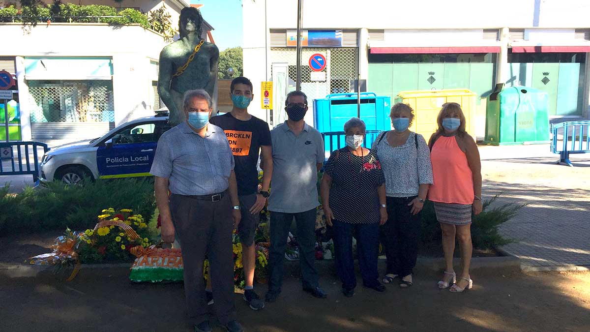 <i class='fas fa-caret-right fa-lg' ></i> Ofrena floral | Centro Cultural Andaluz.