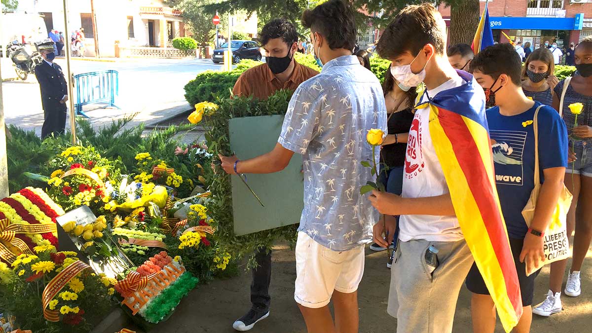 <i class='fas fa-caret-right fa-lg' ></i> Ofrena floral | JERC.