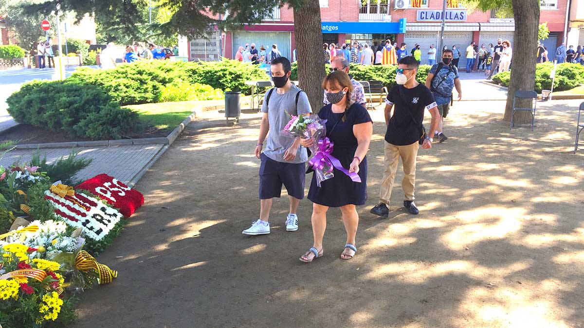 <i class='fas fa-caret-right fa-lg' ></i> Ofrena floral | Podemos Palau.