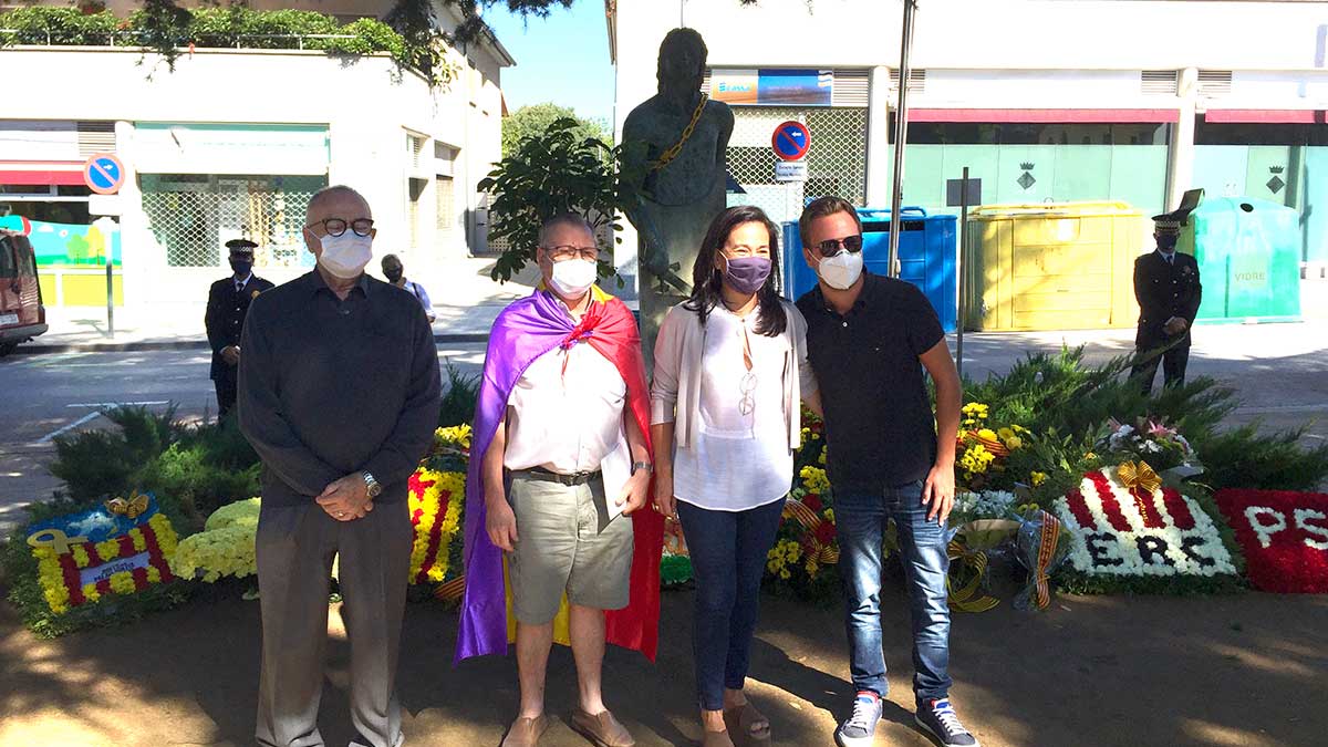 <i class='fas fa-caret-right fa-lg' ></i> Ofrena floral | Palau en Comú.