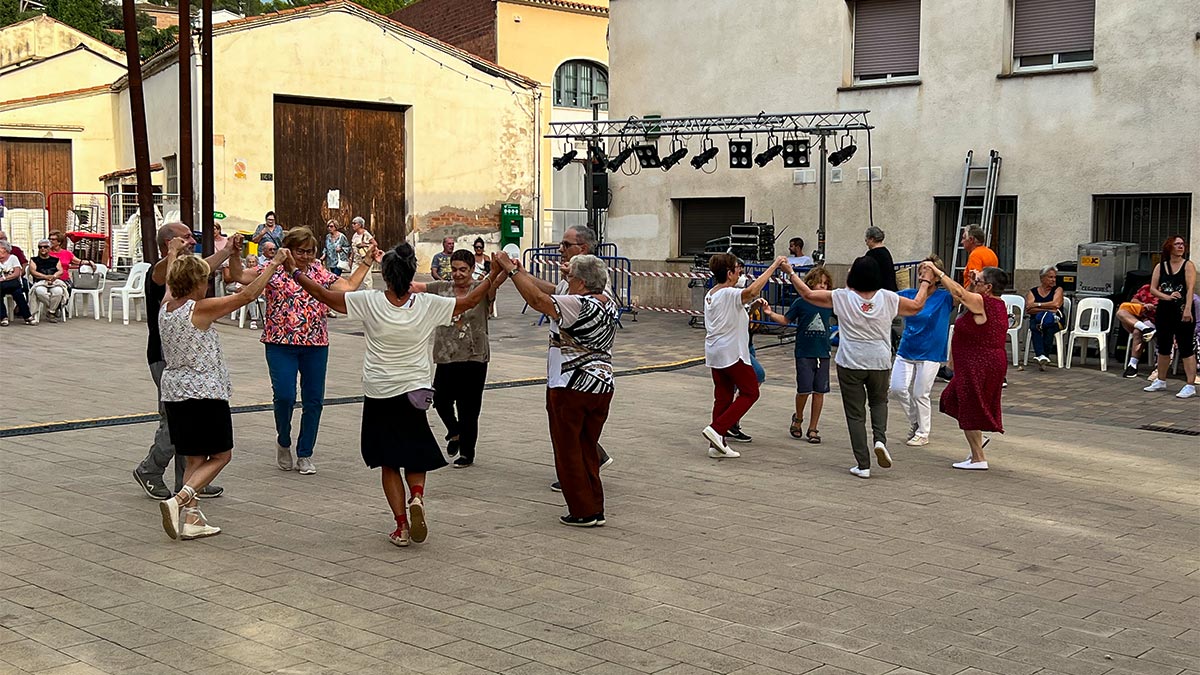 <i class='fas fa-caret-right fa-lg' ></i> Viu la Festa Major 2022.