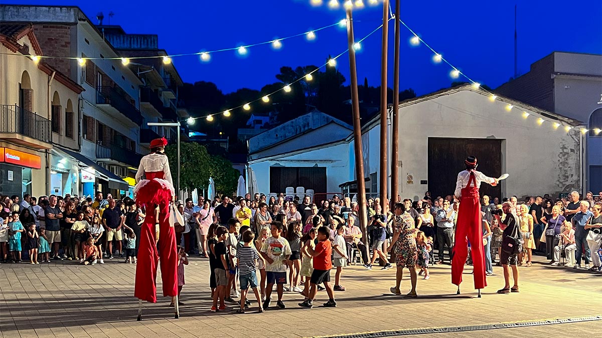 <i class='fas fa-caret-right fa-lg' ></i> Viu la Festa Major 2022.