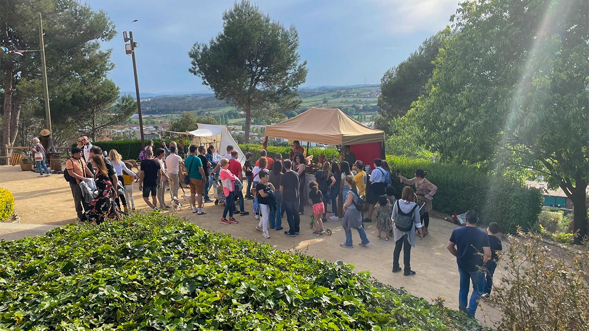 <i class='fas fa-caret-right fa-lg' ></i> Mercat Medieval 2023.