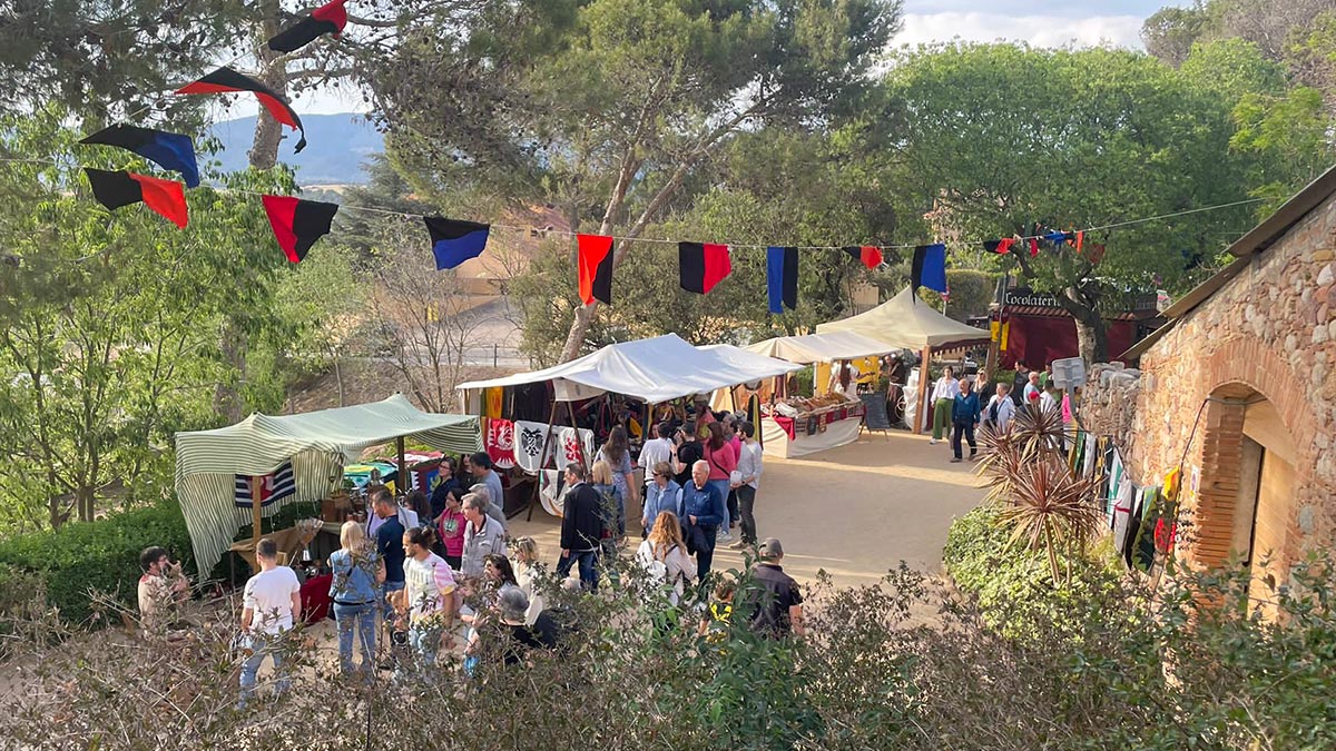 <i class='fas fa-caret-right fa-lg' ></i> Mercat Medieval 2023.