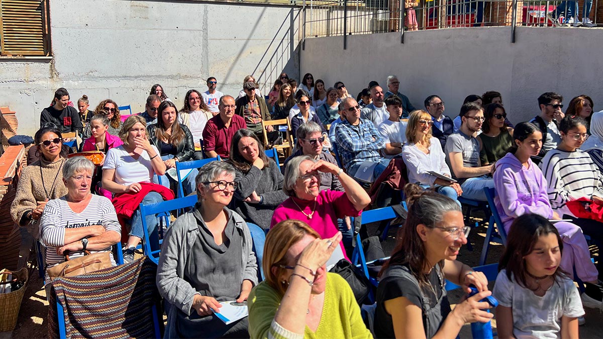 <i class='fas fa-caret-right fa-lg' ></i> Premis Sant Jordi Prosa i Poesia 2024