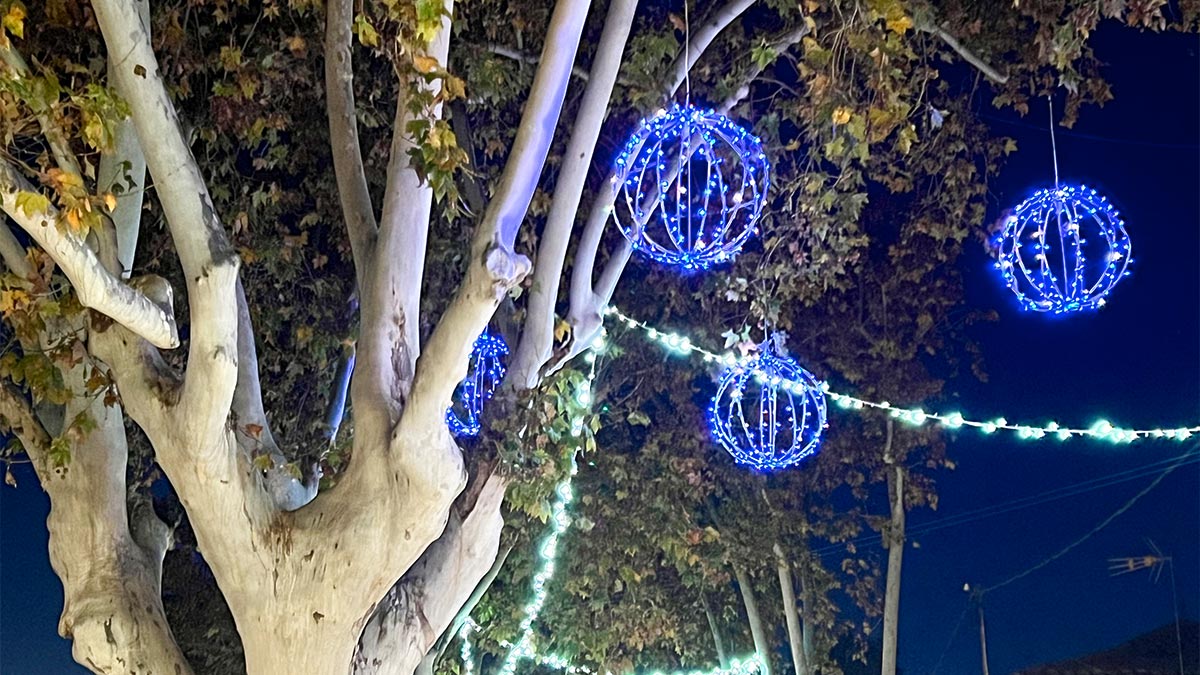 <i class='fas fa-caret-right fa-lg' ></i> Viu el Nadal:encesa de llums