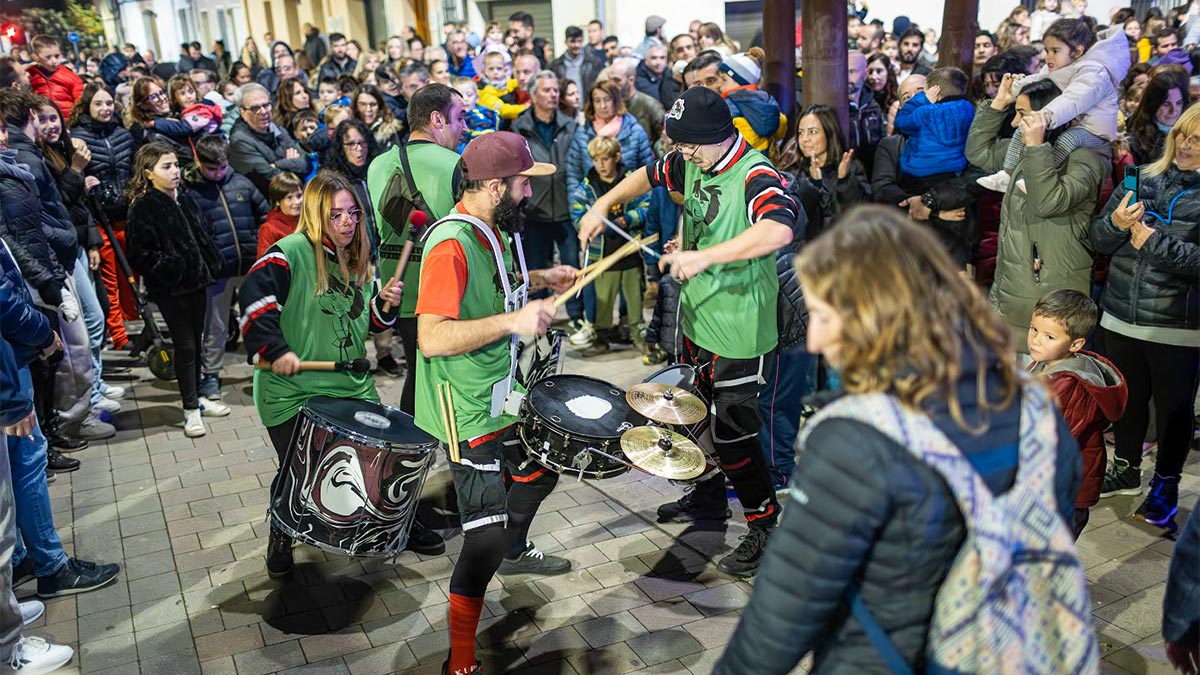 <i class='fas fa-caret-right fa-lg' ></i> Viu el Nadal:encesa de llums