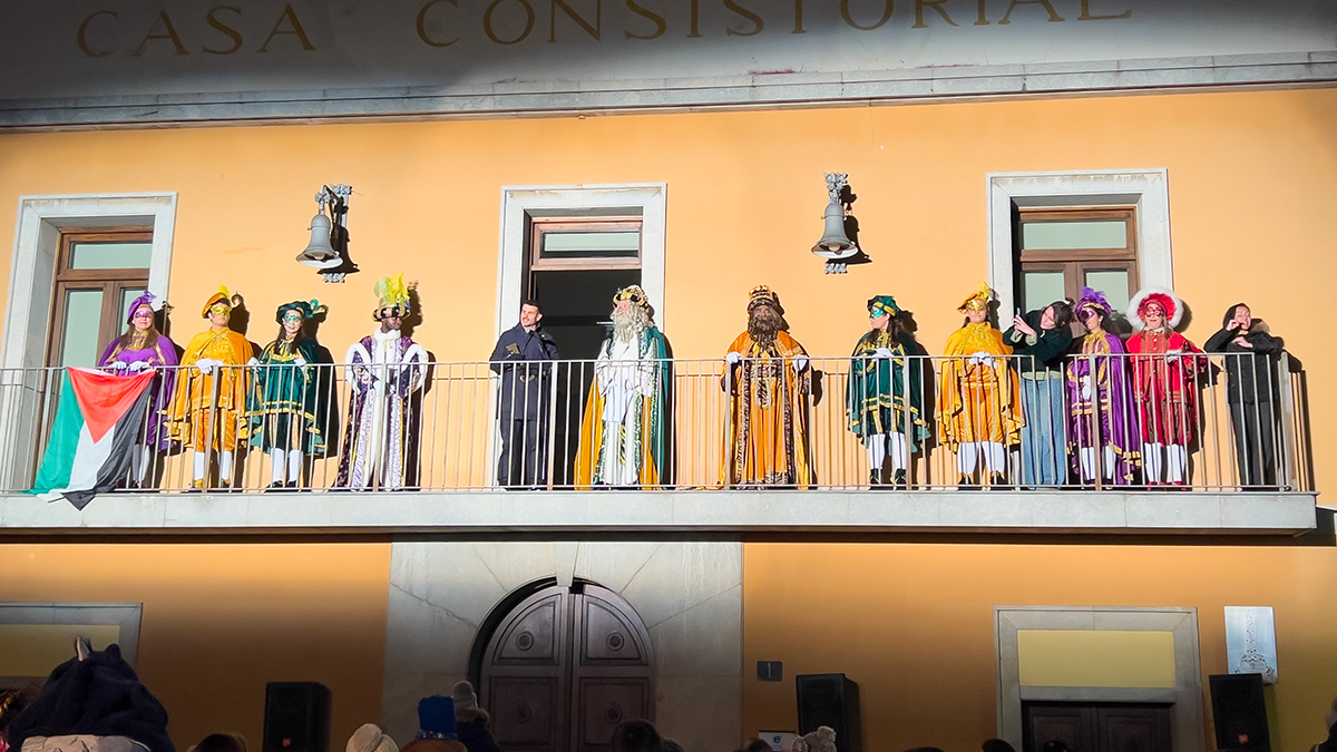 <i class='fas fa-caret-right fa-lg' ></i> Cavalcada 2026