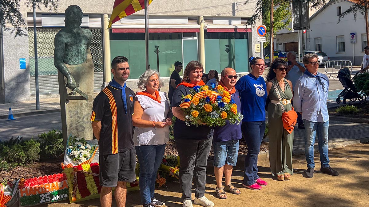 <i class='fas fa-caret-right fa-lg' ></i> Diada - Ofrena Floral - Associació Cabres i Vaques