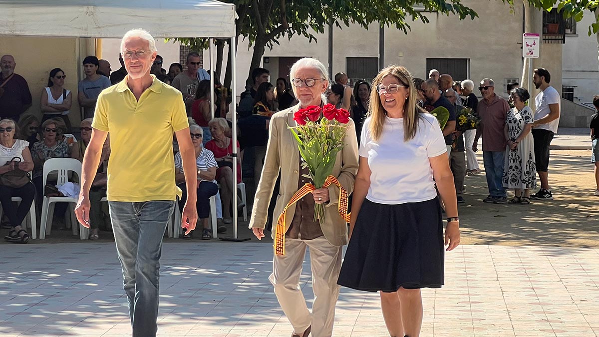 <i class='fas fa-caret-right fa-lg' ></i> Diada - Ofrena Floral - Fundació Folch i Torres