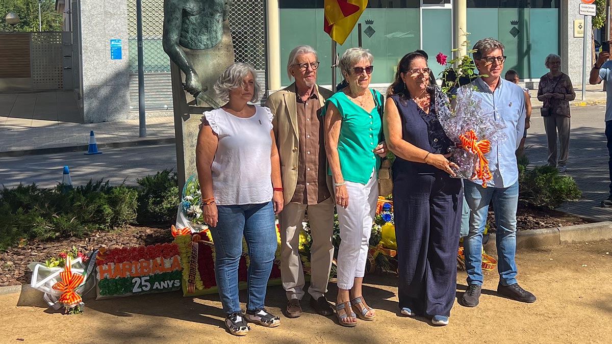 <i class='fas fa-caret-right fa-lg' ></i> Diada - Ofrena Floral - Estadal del Roser de Sant Genís de Plegamans