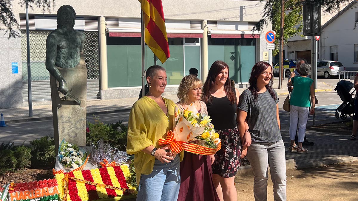 <i class='fas fa-caret-right fa-lg' ></i> Diada - Ofrena Floral - Associació de Comerciants de PsiP