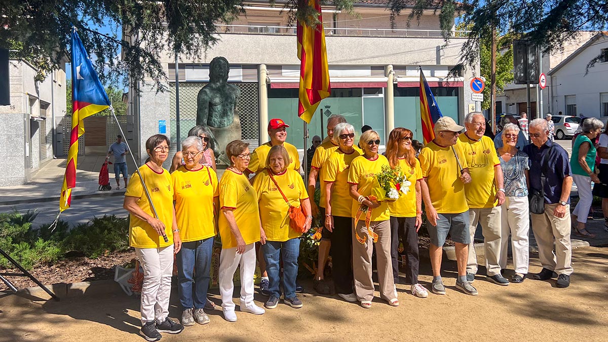 <i class='fas fa-caret-right fa-lg' ></i> Diada - Ofrena Floral - Assemblea Nacional Catalana