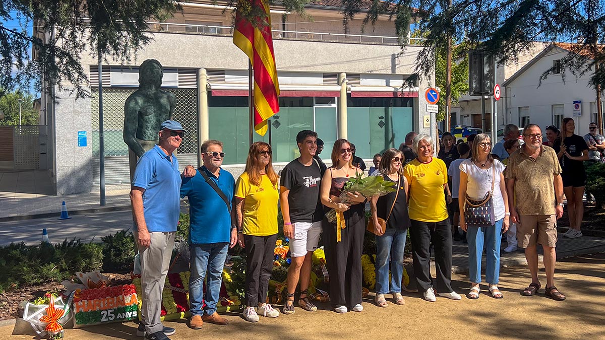 <i class='fas fa-caret-right fa-lg' ></i> Diada - Ofrena Floral - Taller de les Arts