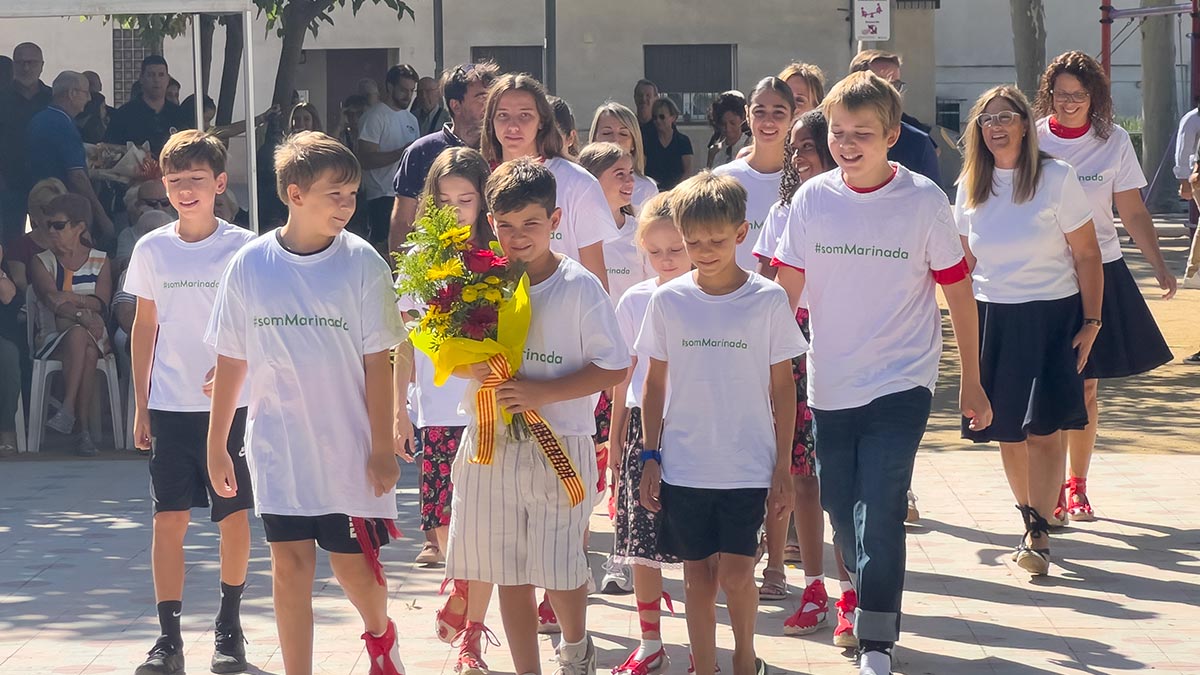 <i class='fas fa-caret-right fa-lg' ></i> Diada - Ofrena Floral - Escola Marinada de Palau