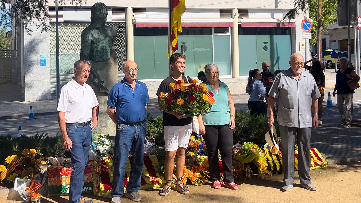 <i class='fas fa-caret-right fa-lg' ></i> Diada - Ofrena Floral - Bitlles Catalanes «VA, TORNEM-HI»