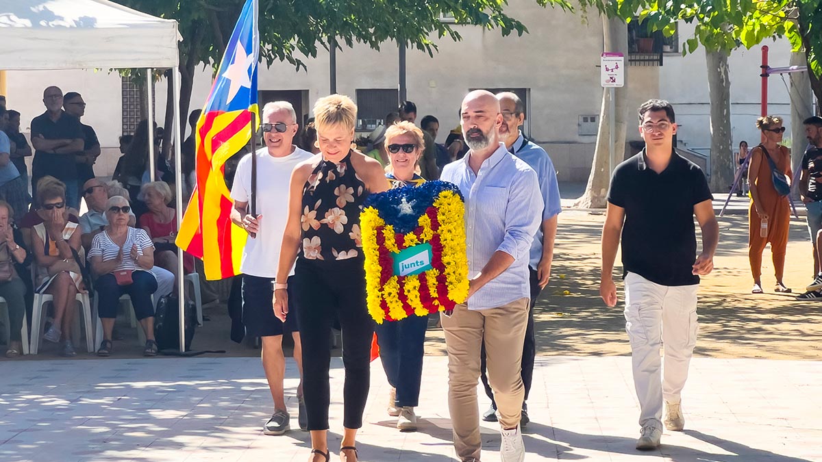 <i class='fas fa-caret-right fa-lg' ></i> Diada - Ofrena Floral - Junts per Palau