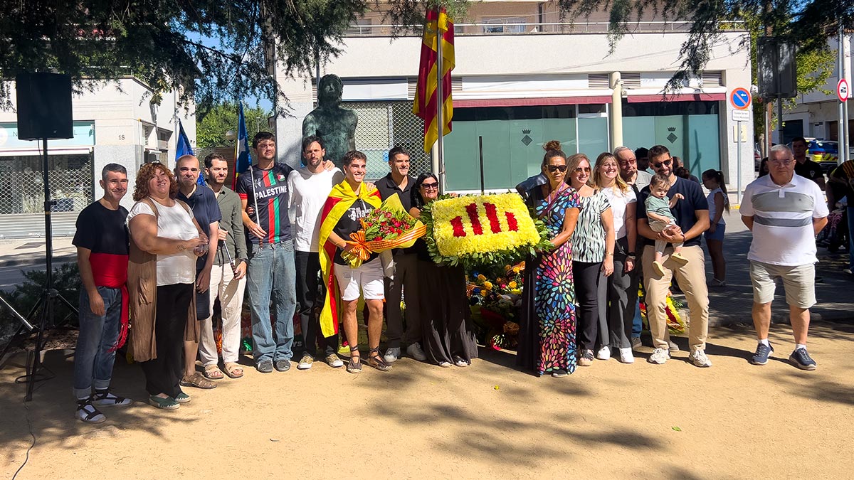 <i class='fas fa-caret-right fa-lg' ></i> Diada - Ofrena Floral - Jovent republicà i ERC