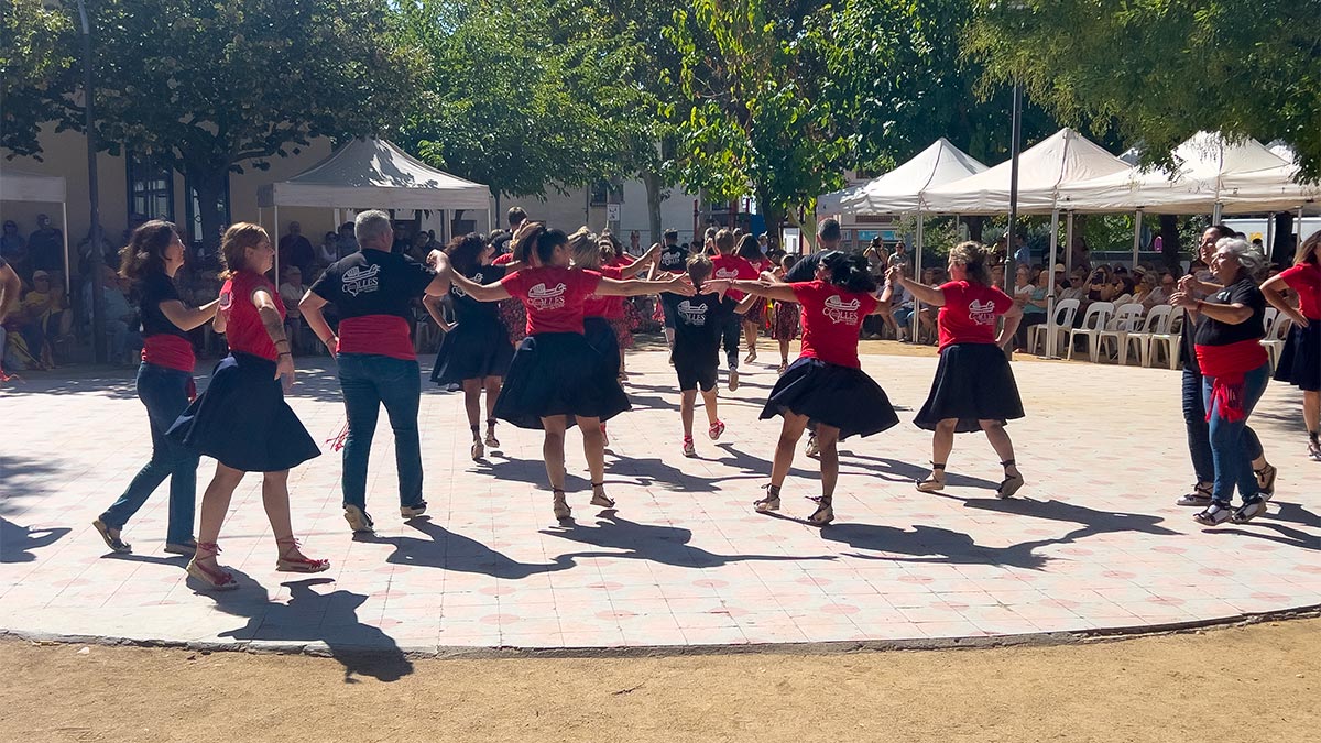 <i class='fas fa-caret-right fa-lg' ></i> Diada - Ball de les Colles de Ball de Gitanes